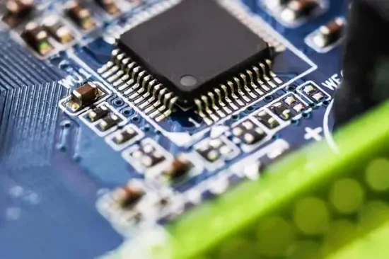 Produits semi-conducteurs discretstransistors - Fets, Mosfets - Single Mosfet N-CH 100V 1.7A Sot223-4 Bsp373L6327htsa1